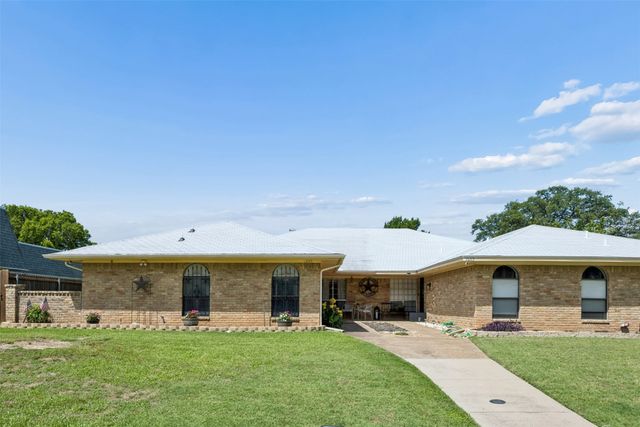 2903 Country Place Court, Carrollton, TX 75006