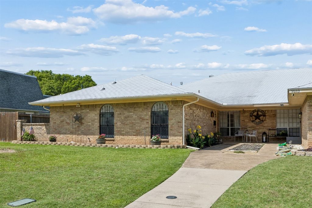 2903 Country Place Court, Carrollton, TX 75006