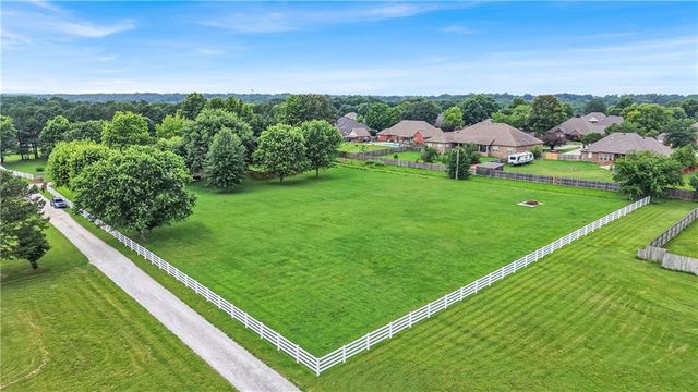 173 N Double Springs Road, Farmington, AR 72730