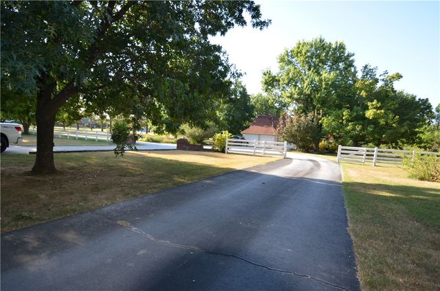 173 N Double Springs Road, Farmington, AR 72730
