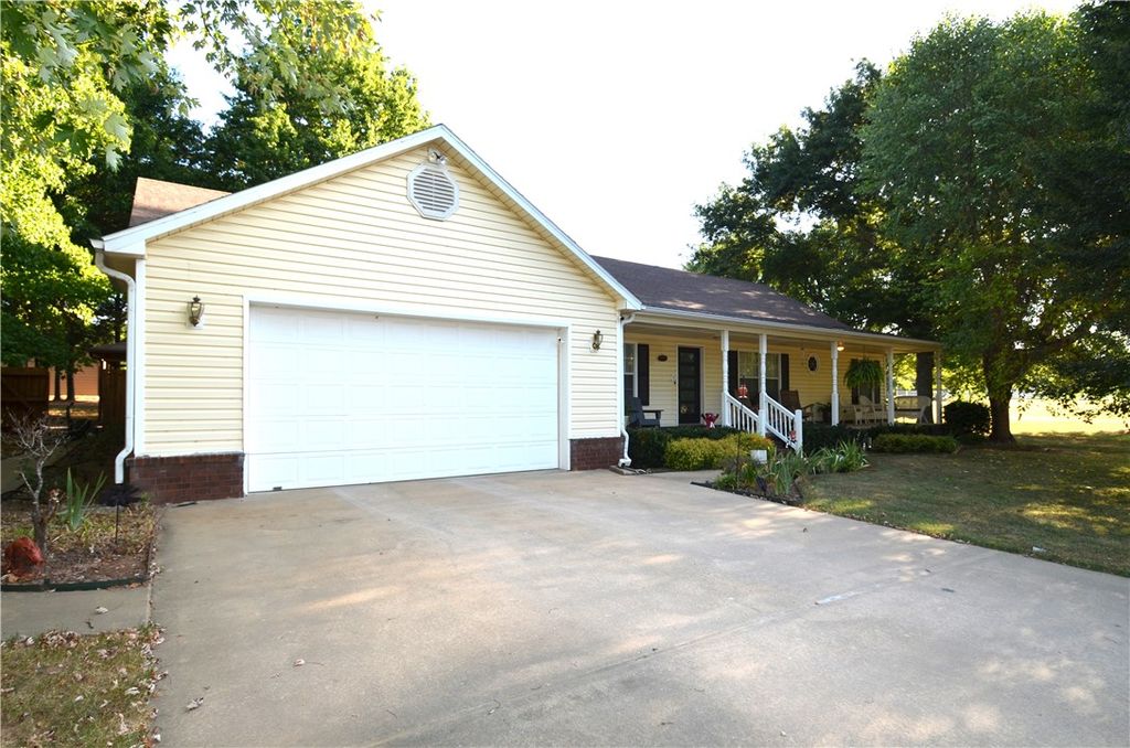 173 N Double Springs Road, Farmington, AR 72730
