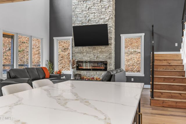 2825 Whisper Creek Lane, Sevierville, TN 37862