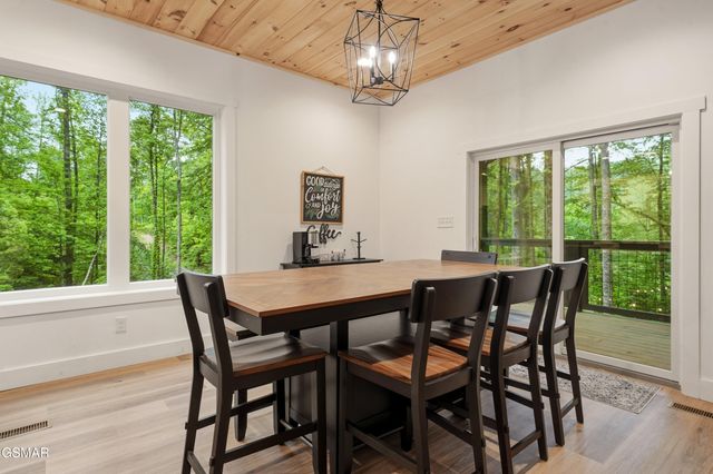 2825 Whisper Creek Lane, Sevierville, TN 37862
