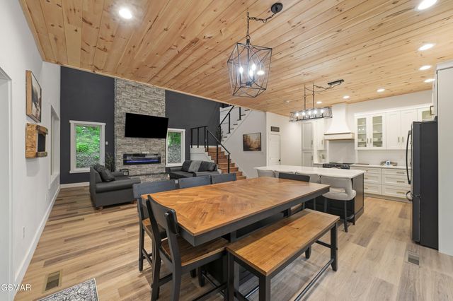 2825 Whisper Creek Lane, Sevierville, TN 37862