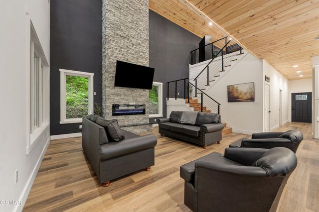 2825 Whisper Creek Lane, Sevierville, TN 37862