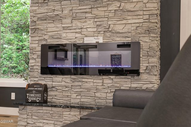 2825 Whisper Creek Lane, Sevierville, TN 37862