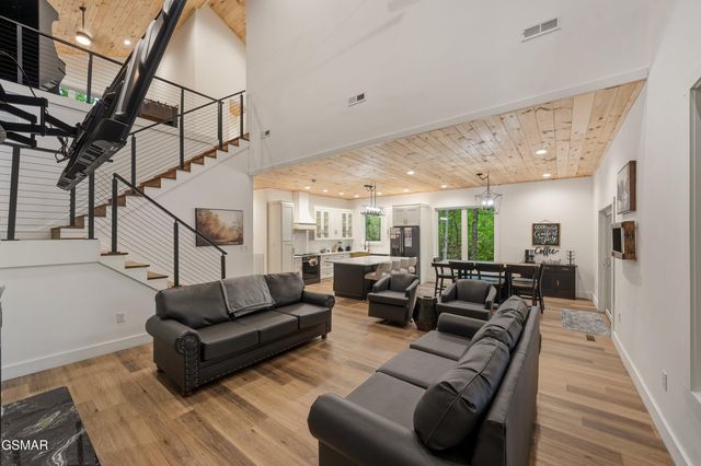 2825 Whisper Creek Lane, Sevierville, TN 37862