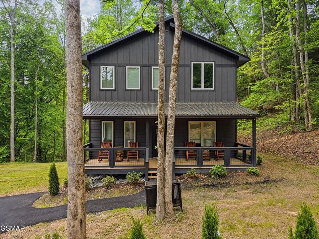 2825 Whisper Creek Lane, Sevierville, TN 37862