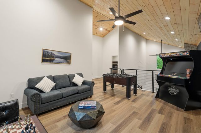 2825 Whisper Creek Lane, Sevierville, TN 37862