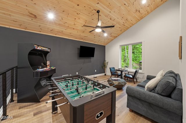 2825 Whisper Creek Lane, Sevierville, TN 37862