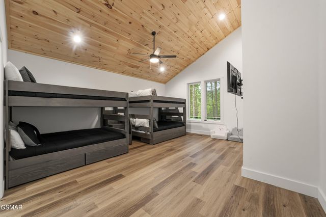 2825 Whisper Creek Lane, Sevierville, TN 37862