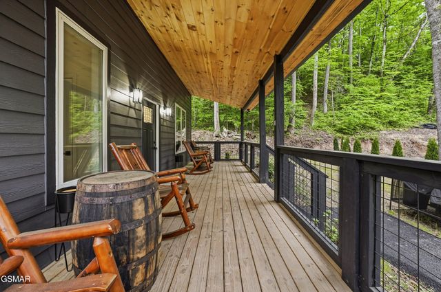 2825 Whisper Creek Lane, Sevierville, TN 37862