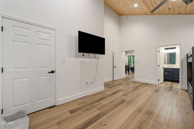 2825 Whisper Creek Lane, Sevierville, TN 37862
