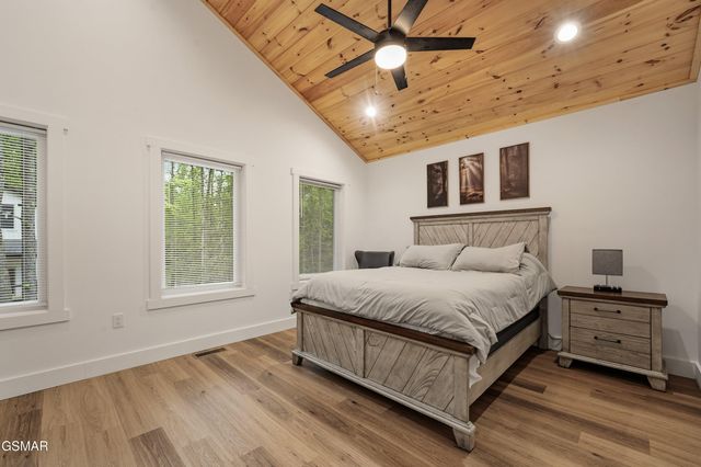 2825 Whisper Creek Lane, Sevierville, TN 37862