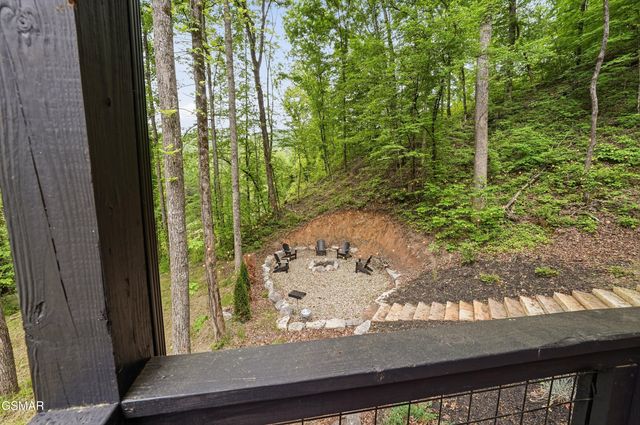 2825 Whisper Creek Lane, Sevierville, TN 37862