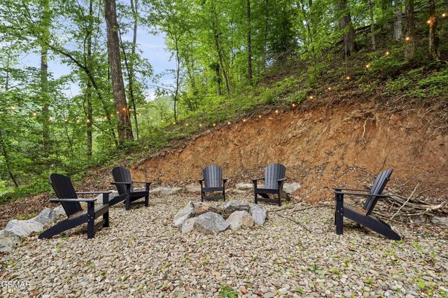 2825 Whisper Creek Lane, Sevierville, TN 37862