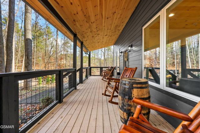 2825 Whisper Creek Lane, Sevierville, TN 37862