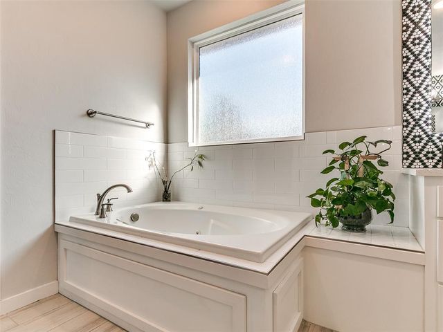 2516 Thunder Canyon Court, Edmond, OK 73034