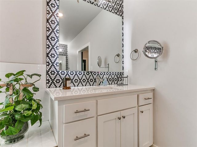 2516 Thunder Canyon Court, Edmond, OK 73034