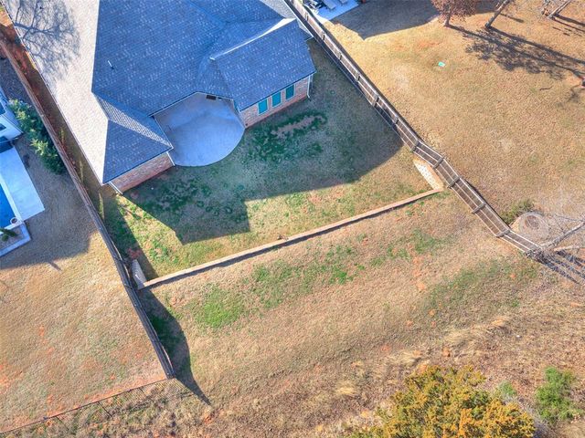 2516 Thunder Canyon Court, Edmond, OK 73034