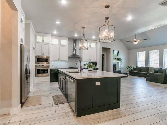 2516 Thunder Canyon Court, Edmond, OK 73034