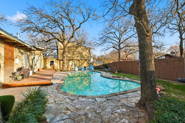 828 Highland Village Road, Highland Village, TX 75077