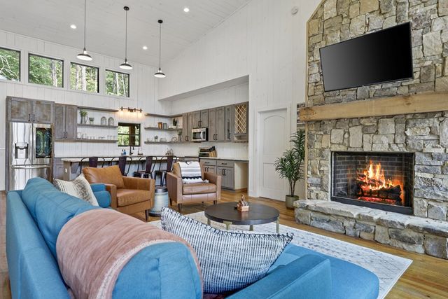 59 Overlook Drive, Blue Ridge, GA 30513