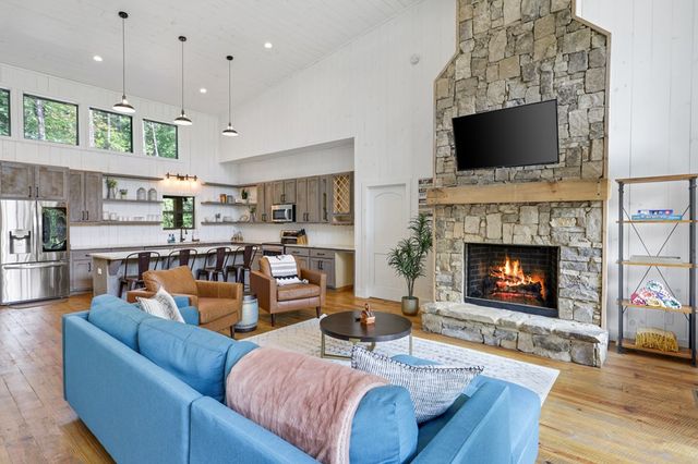 59 Overlook Drive, Blue Ridge, GA 30513