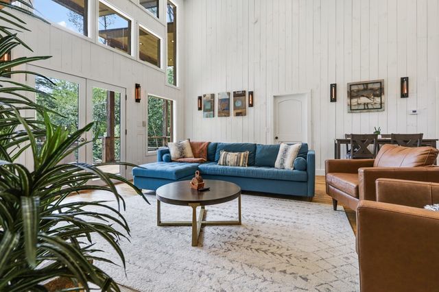 59 Overlook Drive, Blue Ridge, GA 30513