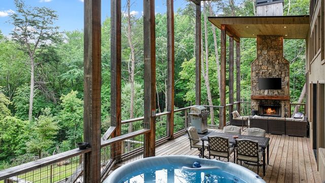 59 Overlook Drive, Blue Ridge, GA 30513