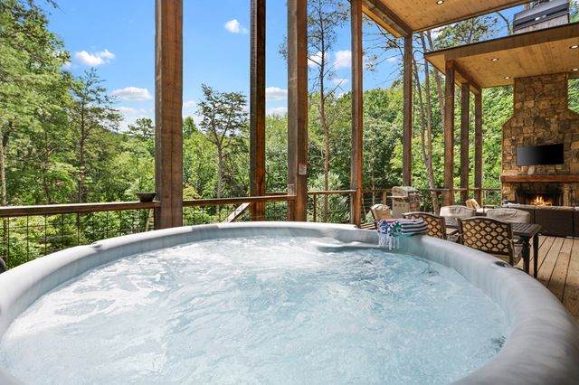 59 Overlook Drive, Blue Ridge, GA 30513