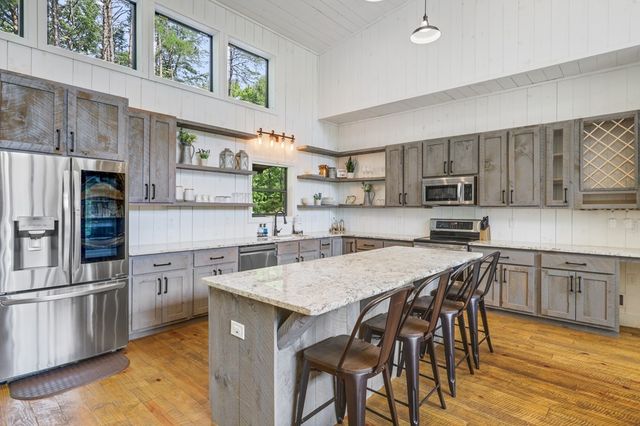 59 Overlook Drive, Blue Ridge, GA 30513