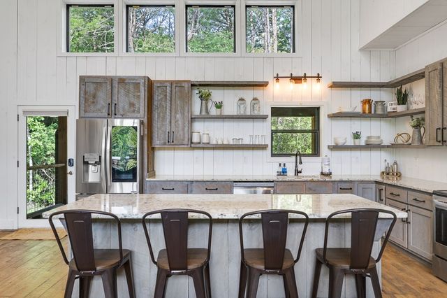 59 Overlook Drive, Blue Ridge, GA 30513