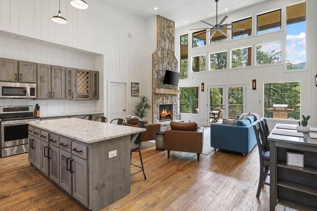 59 Overlook Drive, Blue Ridge, GA 30513