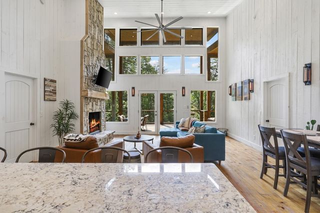 59 Overlook Drive, Blue Ridge, GA 30513