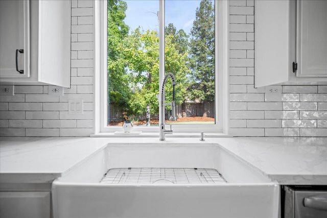 902 Calle Campana Ct, Roseville, CA 95747