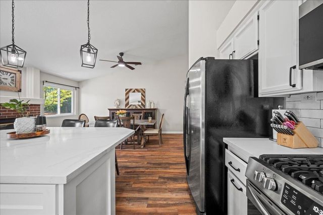 902 Calle Campana Ct, Roseville, CA 95747