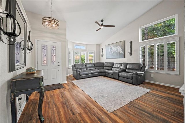 902 Calle Campana Ct, Roseville, CA 95747
