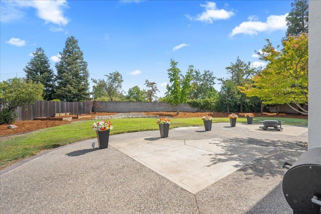 902 Calle Campana Ct, Roseville, CA 95747