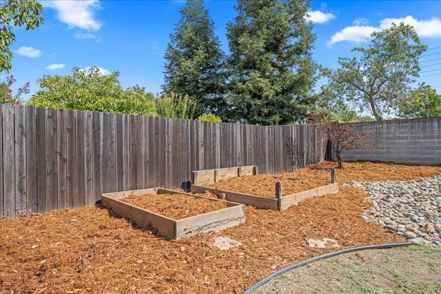 902 Calle Campana Ct, Roseville, CA 95747