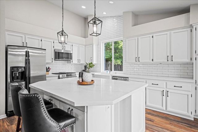 902 Calle Campana Ct, Roseville, CA 95747