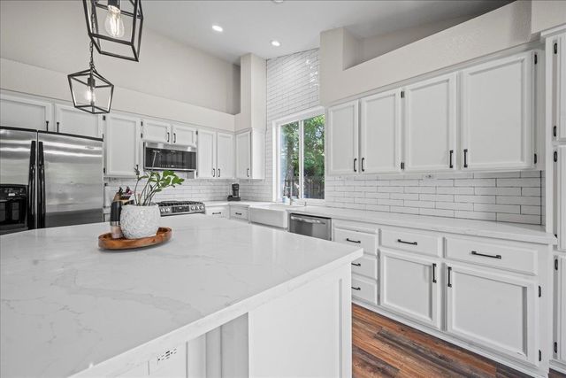 902 Calle Campana Ct, Roseville, CA 95747