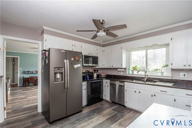 202 Homestead Dr, Colonial Heights, VA 23834