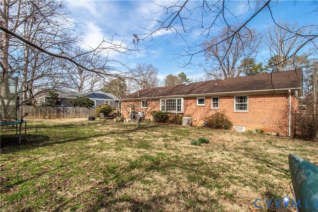 202 Homestead Dr, Colonial Heights, VA 23834