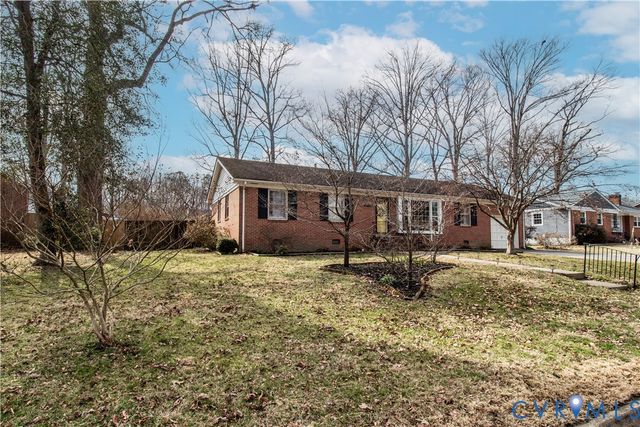 202 Homestead Dr, Colonial Heights, VA 23834