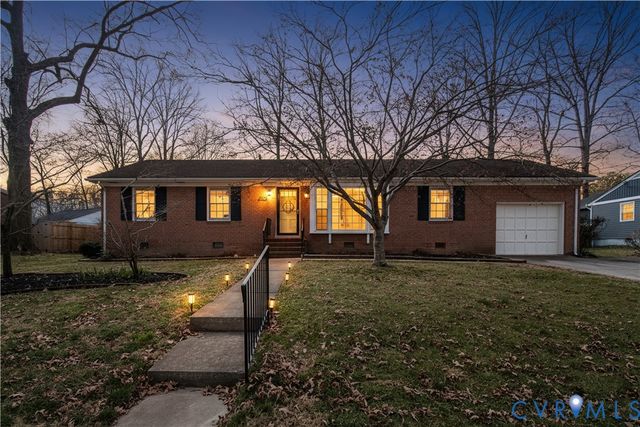 202 Homestead Dr, Colonial Heights, VA 23834