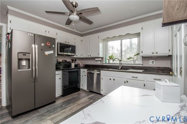 202 Homestead Dr, Colonial Heights, VA 23834