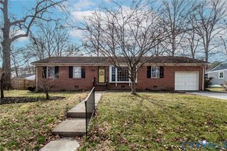 202 Homestead Dr, Colonial Heights, VA 23834