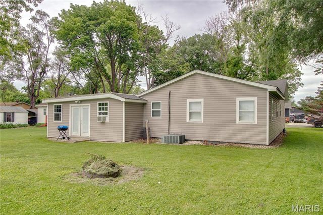 155 Roberts Street, Jerseyville, IL 62052