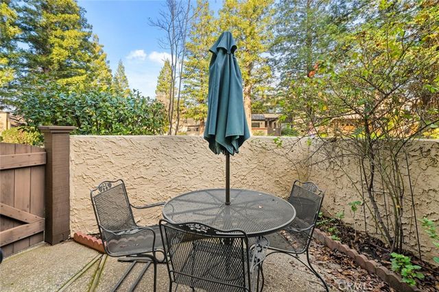 26 Sierra Lakeside Lane, Chico, CA 95928